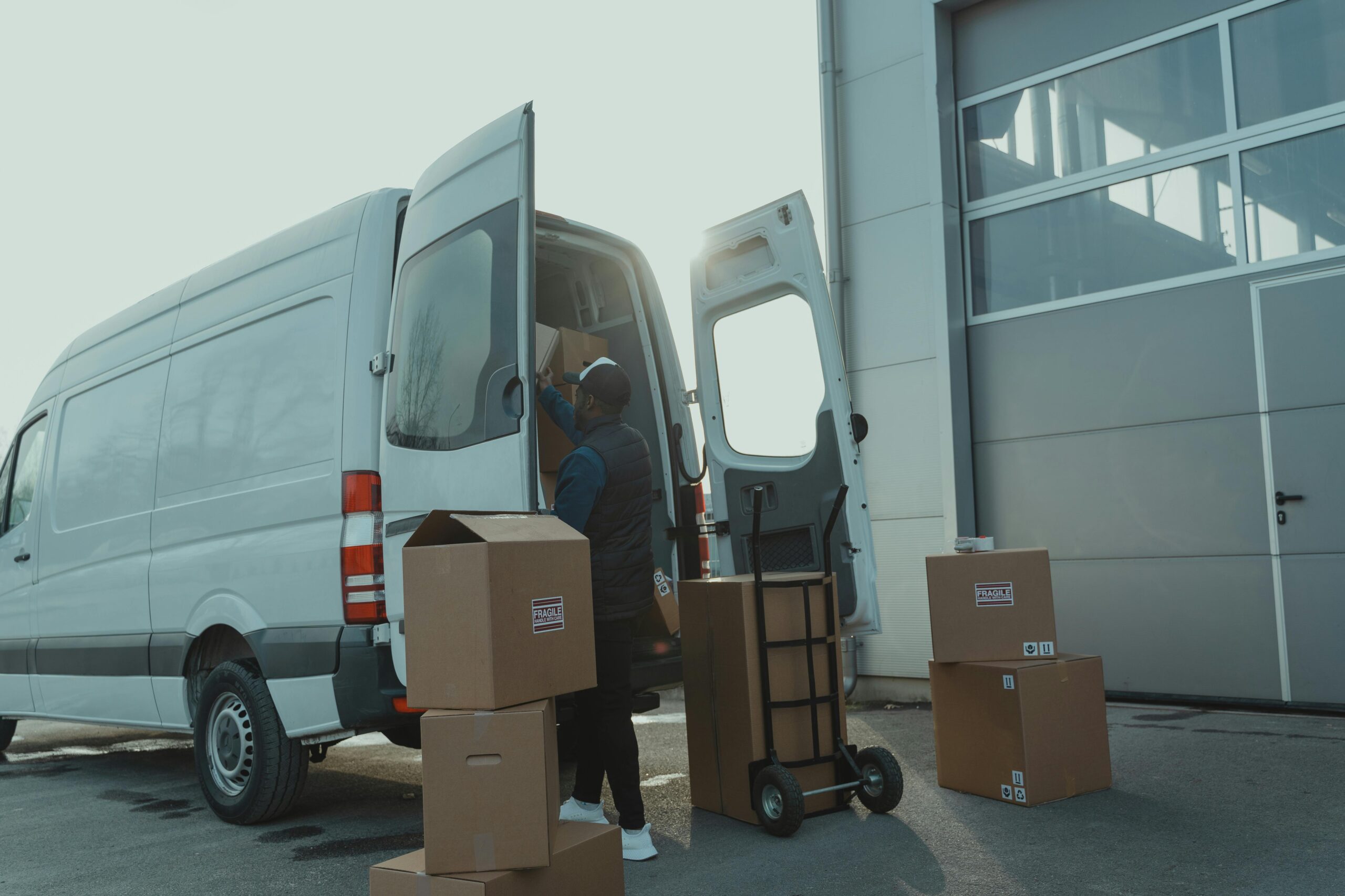 Cargo services in Dubai, UAE handling global logistics and shipping
